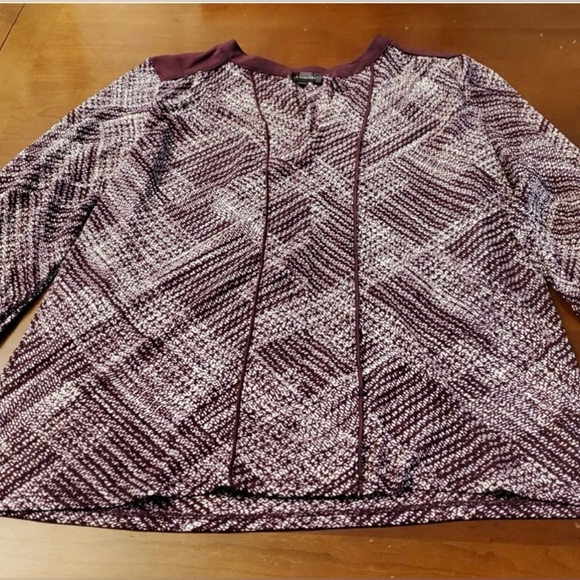 The Limited Quarter sleeve blouse is a size Medium. - Picture 6 of 9